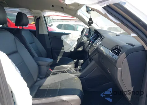 2020 Volkswagen Tiguan 2.0T Se/2.0T Se R-Line Black/2.0T Sel z USA, uszkodzony, nr VIN 3VV2B7AX4LM074385